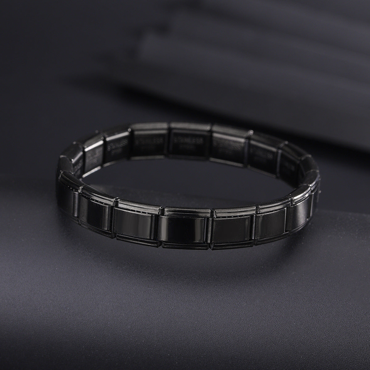 Elastic bracelet with multiple colors minimalist and luxurious daily commuting accessories